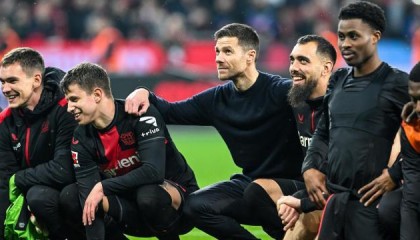 v体育-【德甲】勒沃库森3比0完胜，拜仁缴械葬送6分战