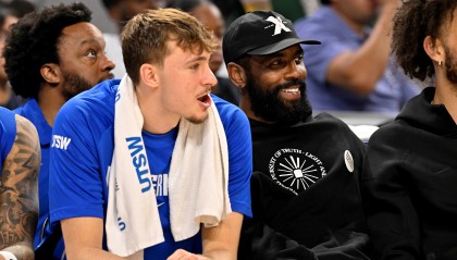 v站-基德：弗拉格在场边为队友奋力呐喊助威 他一心只想助力球队取胜