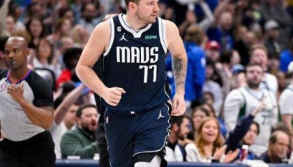 v站-东契奇三战已砍117分 独行侠恐怖火力碾压无莫熊