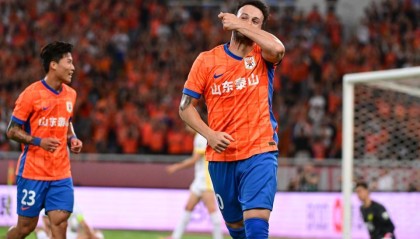 泰山6战不败！5战申花不胜，卡扎戴帽王大雷送点，延续3魔咒